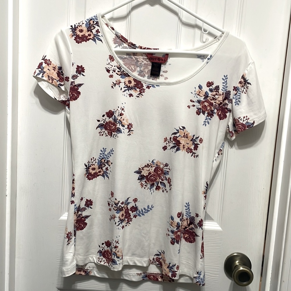 Stretchy polyester/spandex top. Size Junior L
